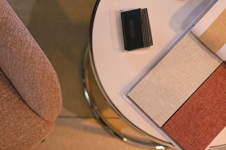 Какие параметры ткани критичны для обивки мебели в условиях московской квартиры?