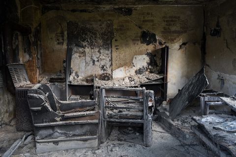 Почему сухой воздух опасен для антиквариата и деревянных поверхностей
