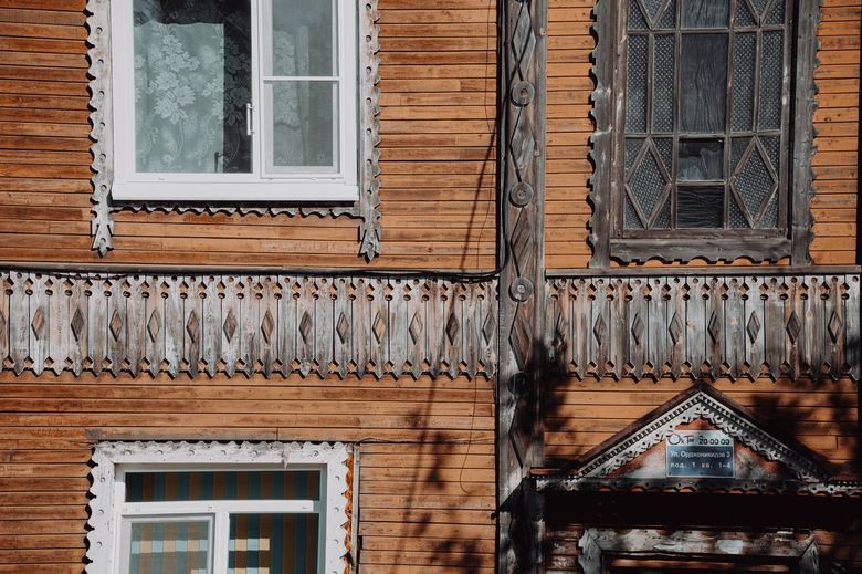 Какие нормативы применяются при приёмке электрики в загородном доме?